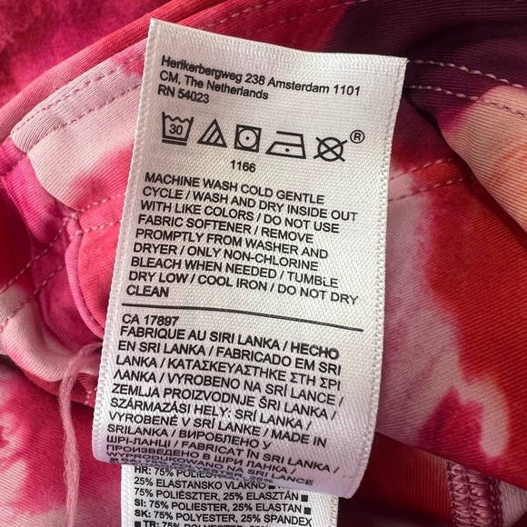 Athleta Ultimate Stash II Capri Leggings Painted Energy Coral, size L - Picture 8 of 8